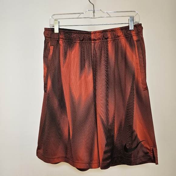 👍NWOT Nike black and orange fire dri-fit basketball shorts men size L US - Picture 2 of 6